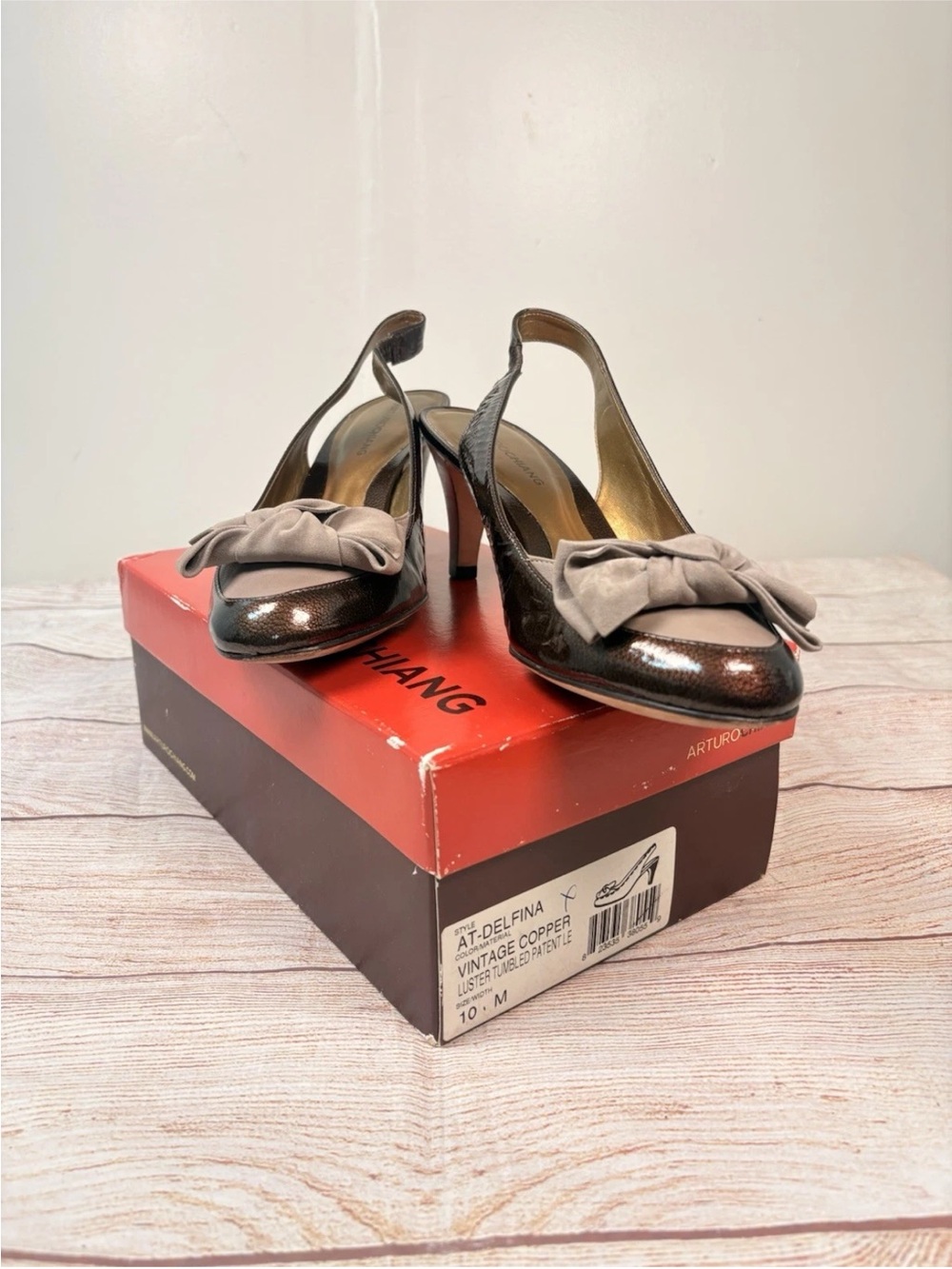 Arturo Chiang Women’s 10M Delfina Brown/Taupe Patent Slingback Kitten Heels - Picture 4 of 9